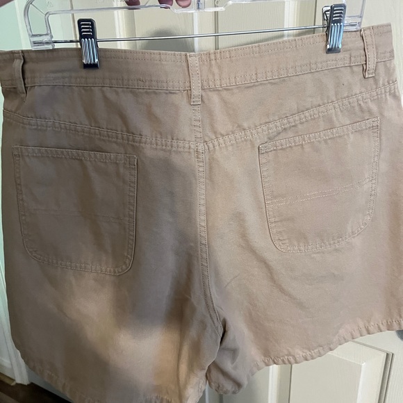 Shorts - Picture 2 of 3